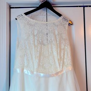 Size 18W Davids Bridal Wedding Dress - Worn once in 2018.